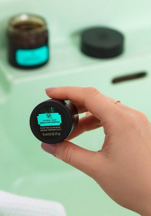 The Body Shop Himalayan Charcoal Purifying Glow Mask-15ML — photo 4